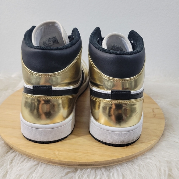 NIKE Air Jordan 1 Mid SE Mens Metallic Gold lace up sneakers DC1419-700 (2020) - Picture 4 of 9